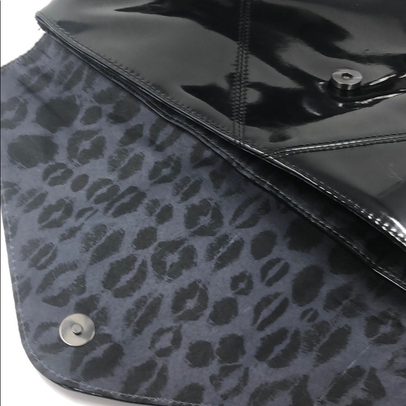 🛼Kirna Zabete Red KISS Large Clutch 14x8 inches - Picture 9 of 12